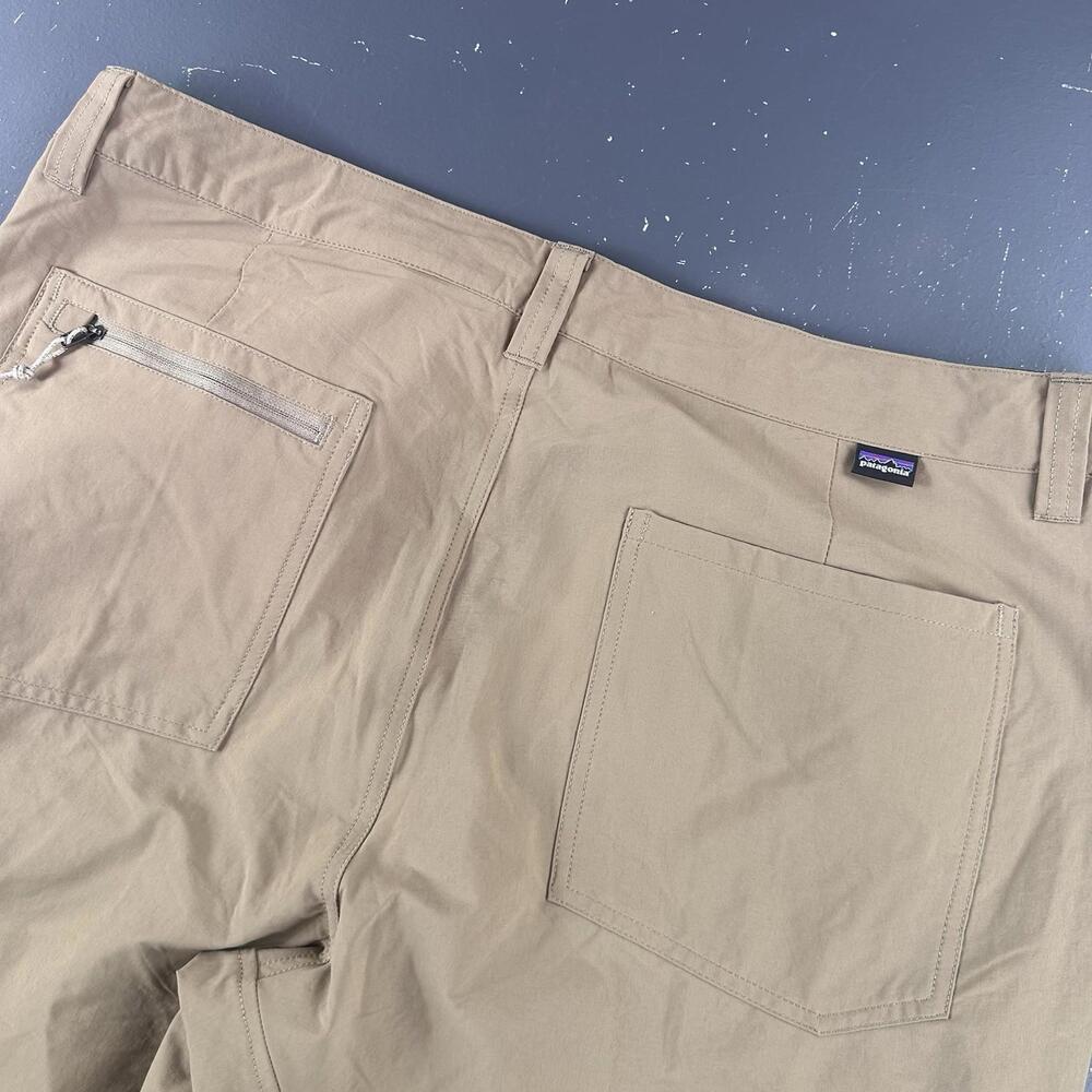 Patagonia Quandry Shorts Mens 38 Tan Beige Zip Cargo Nylon Stretch Hike Jog - Picture 7 of 7